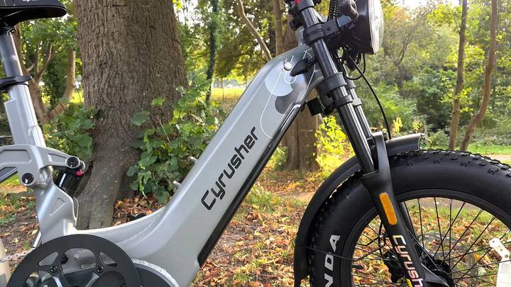 Cyrusher Ovia EEC Li-Io 45kmh/750W/17Ah/150kg/80km GR E-Roller