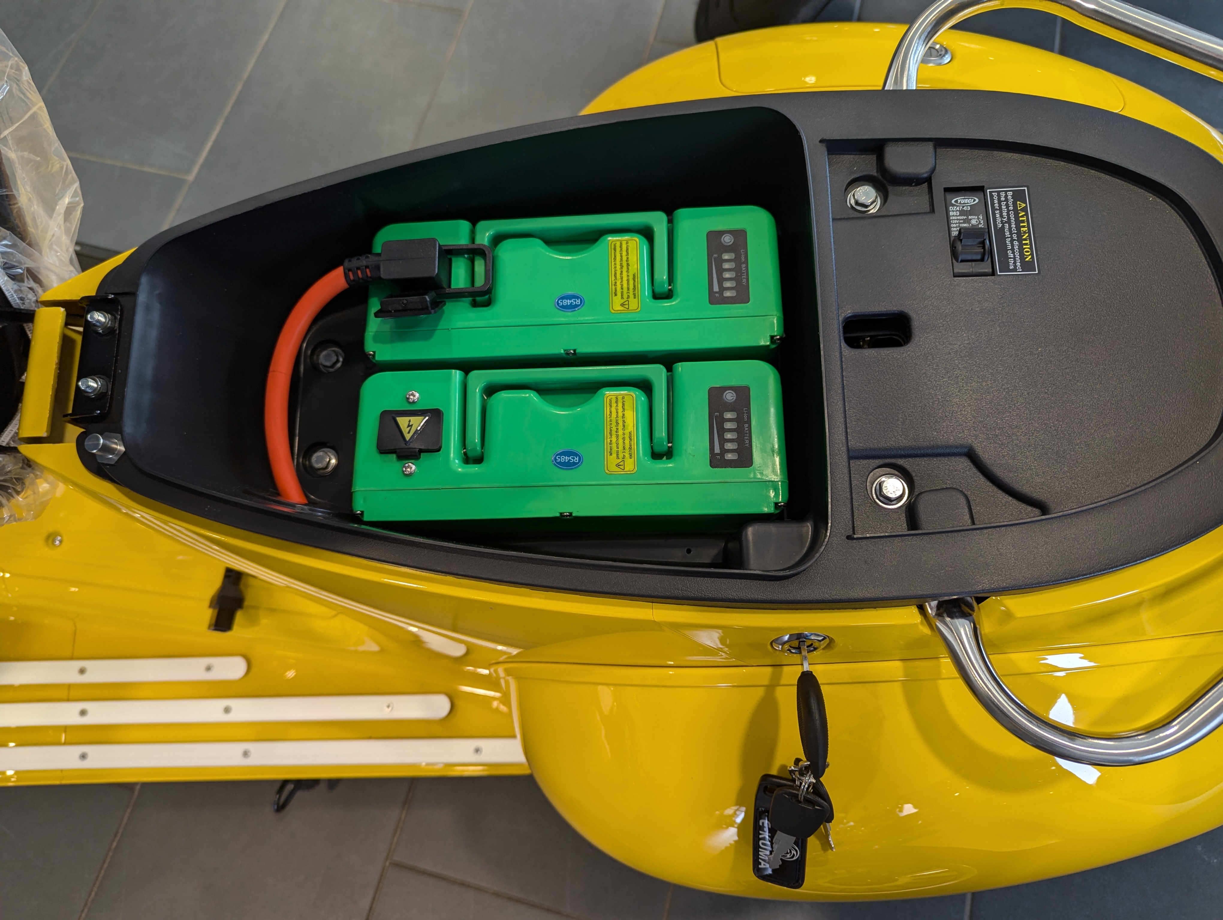 E-Kuma Sky Li-Io 25kmh/2000W/2x23,4Ah/150kg/100km GN E-Roller