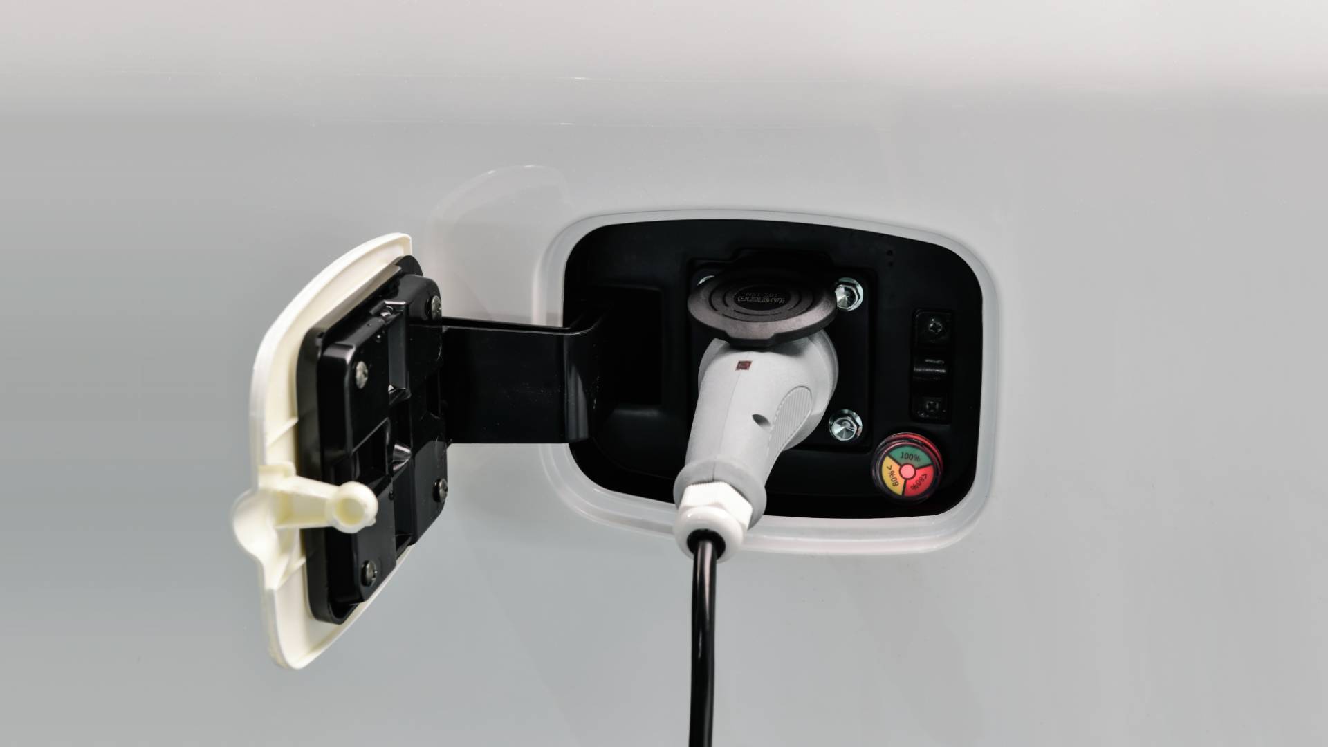 Elion A6 Pilot Blei 45kmh/4000W/100Ah/90km WS E-Kabinenroller