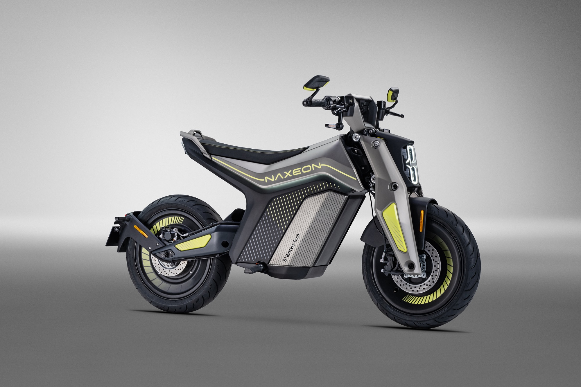 Naxeon I AM. Pro S3 115kmh/7500W/72V/90Ah/150kg/180km BL E-Roller