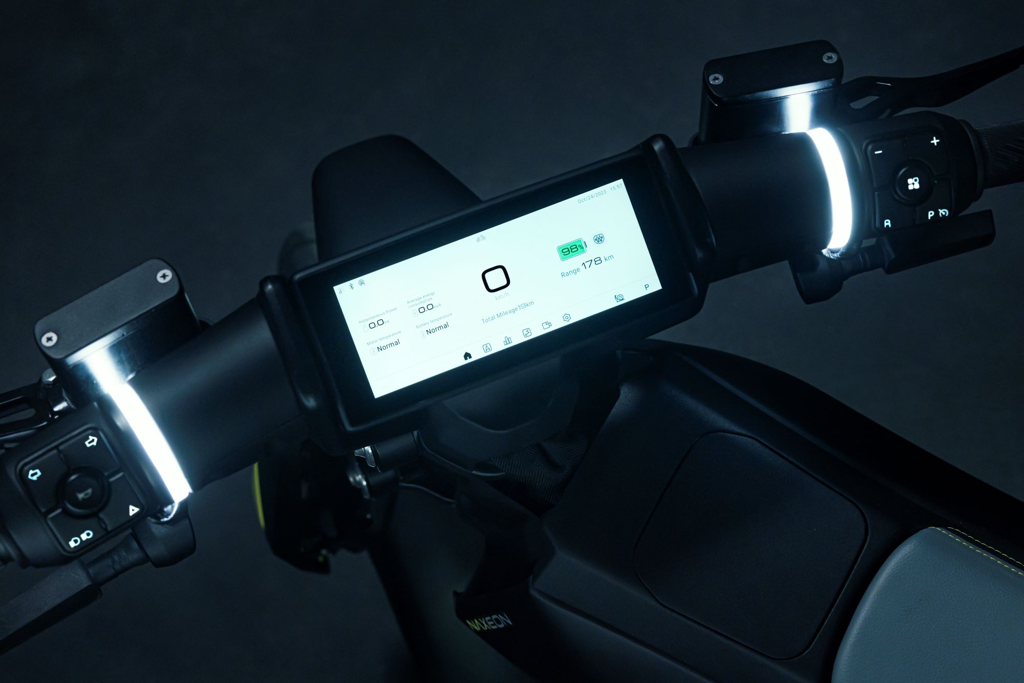 Naxeon I AM. Pro S3 115kmh/7500W/72V/90Ah/150kg/180km GR E-Roller