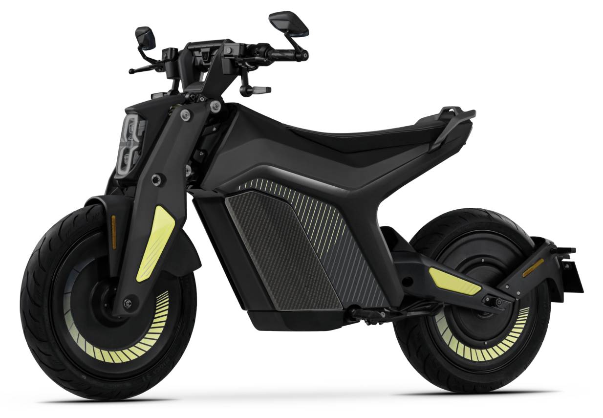 Naxeon I AM. Pro S3 115kmh/7500W/72V/90Ah/150kg/180km SW E-Roller