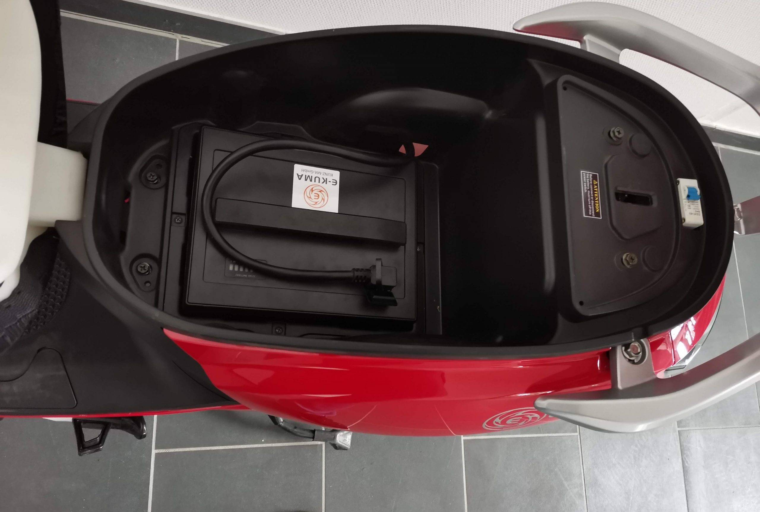 E-Kuma Air Li-Io 25kmh/2000W/60V/26Ah/140kg/65km SW E-Roller