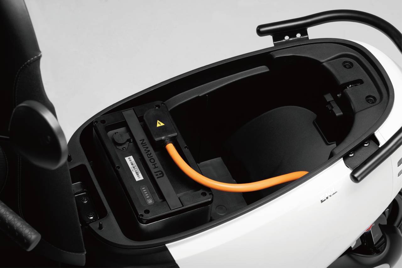 Horwin EK1 2Akku Li-Io 45kmh/2000W/2x36Ah/160kg/166km WS E-Roller