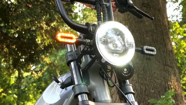 Cyrusher Ovia EEC Li-Io 45kmh/750W/17Ah/150kg/80km WS E-Roller