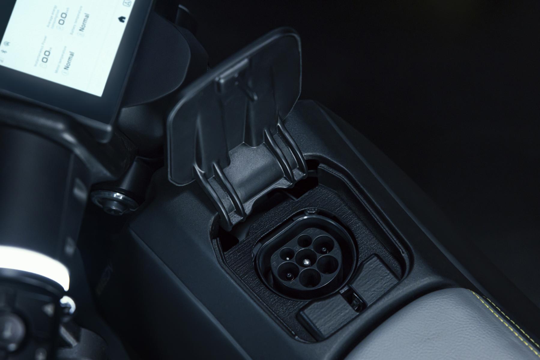 Naxeon I AM. Pro S3 115kmh/7500W/72V/90Ah/150kg/180km GR E-Roller