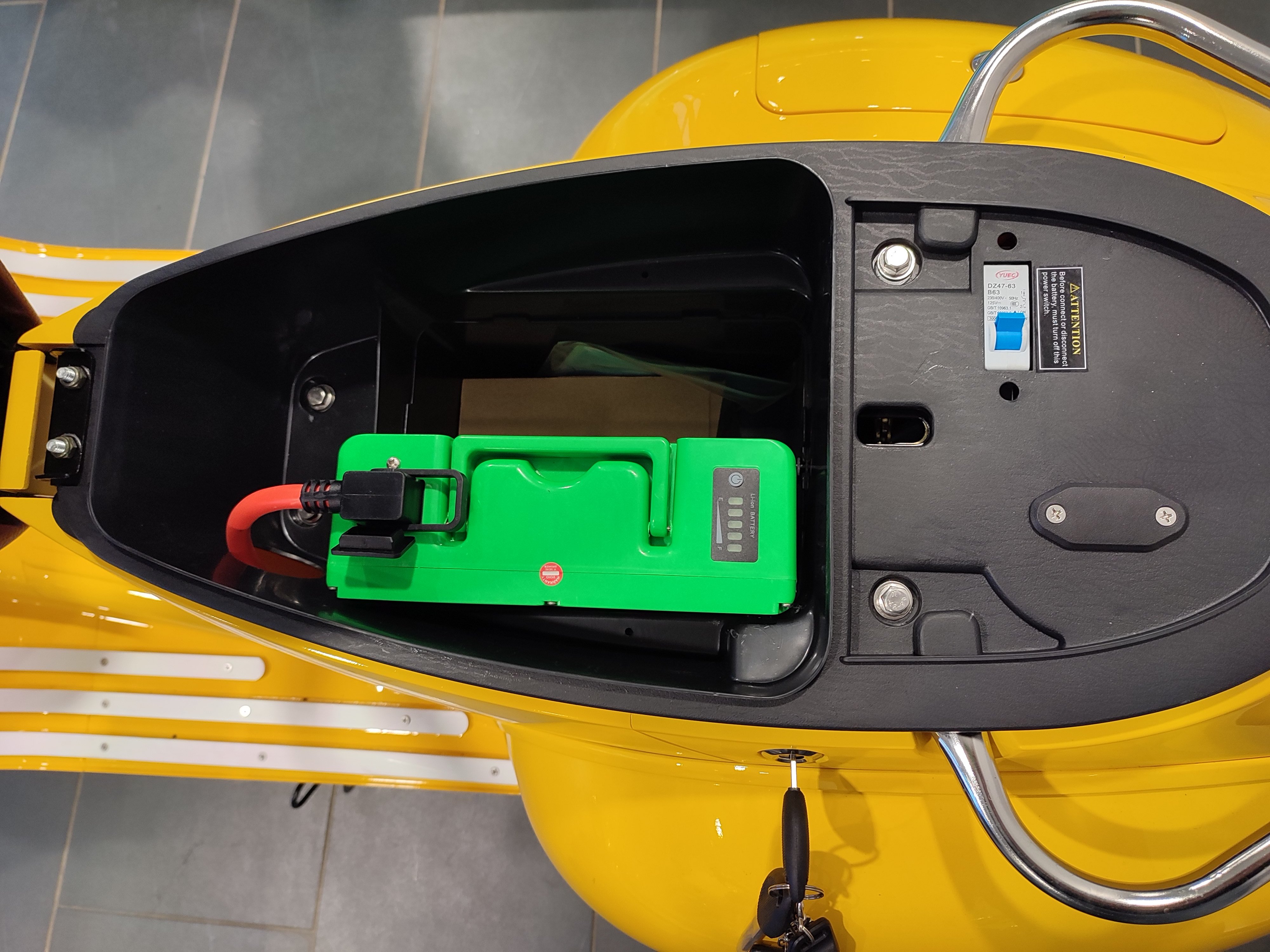 E-Kuma Sky Li-Io 25kmh/2000W/60V/23,4Ah/150kg/50km SW E-Roller