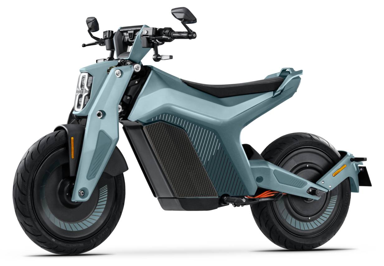 Naxeon I AM. Pro S3 115kmh/7500W/72V/90Ah/150kg/180km BL E-Roller