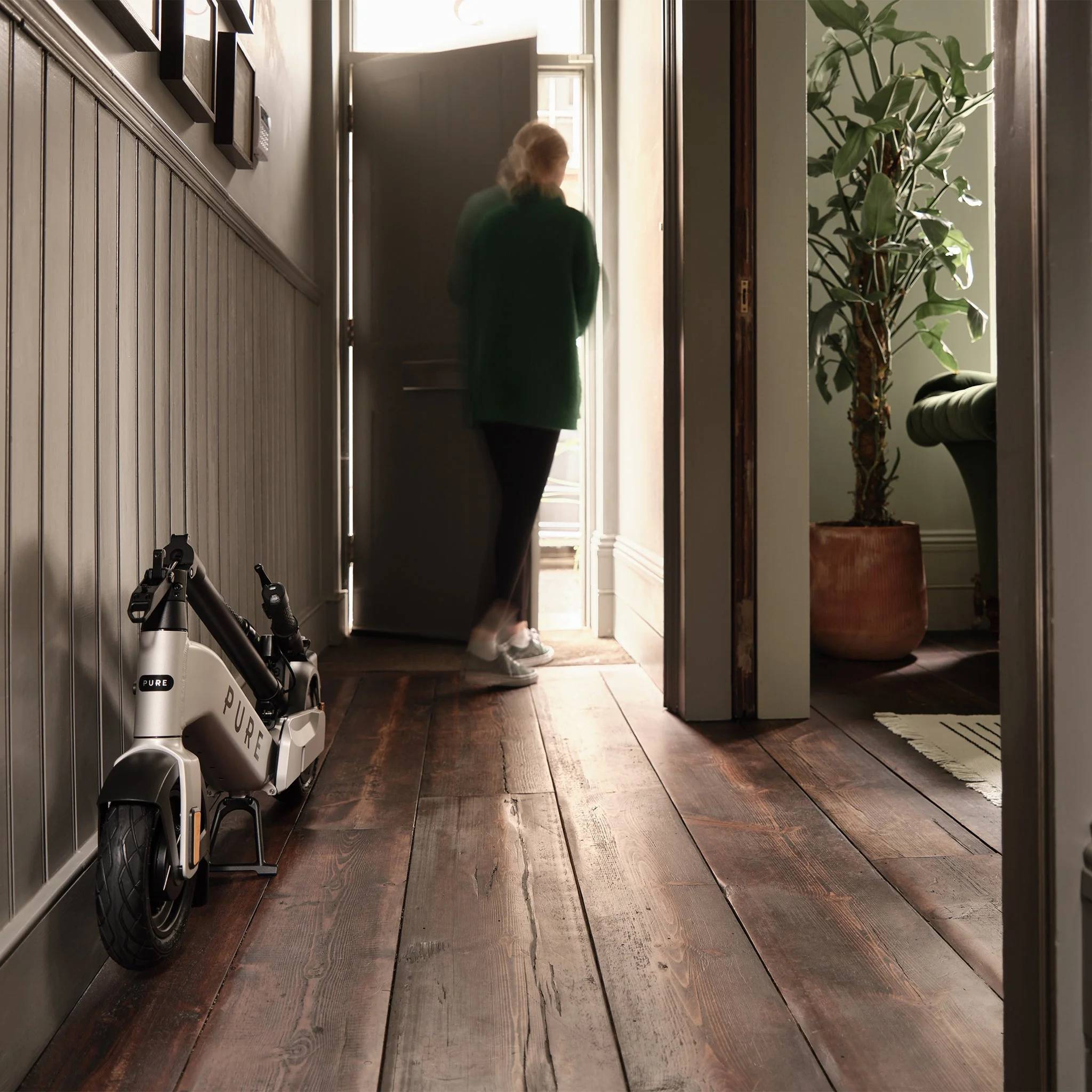 Streetbooster Pure Advance+ GR 22kmh 50km 350W 710W E-Scooter ABE